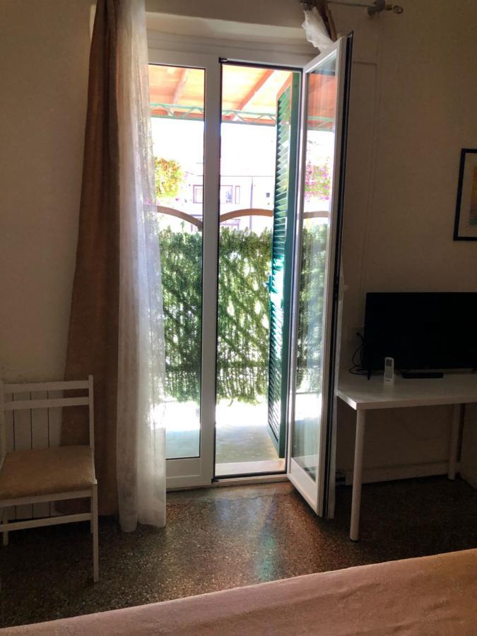 ואראצה Hotel Azzurro מראה חיצוני תמונה