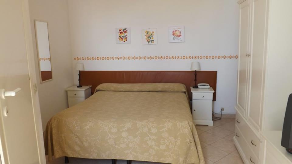 ואראצה Hotel Azzurro מראה חיצוני תמונה