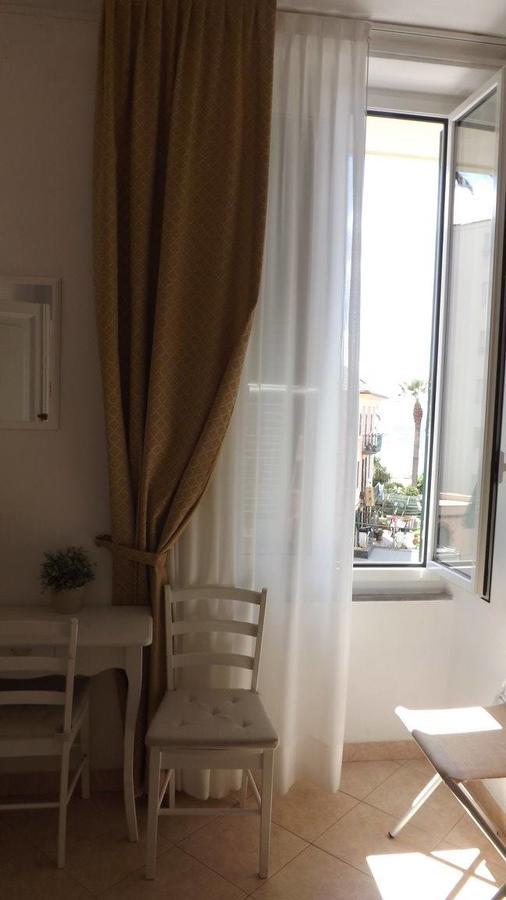 ואראצה Hotel Azzurro מראה חיצוני תמונה