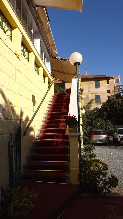 ואראצה Hotel Azzurro מראה חיצוני תמונה