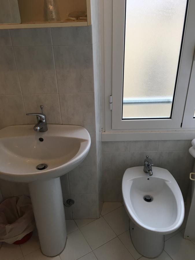 ואראצה Hotel Azzurro מראה חיצוני תמונה