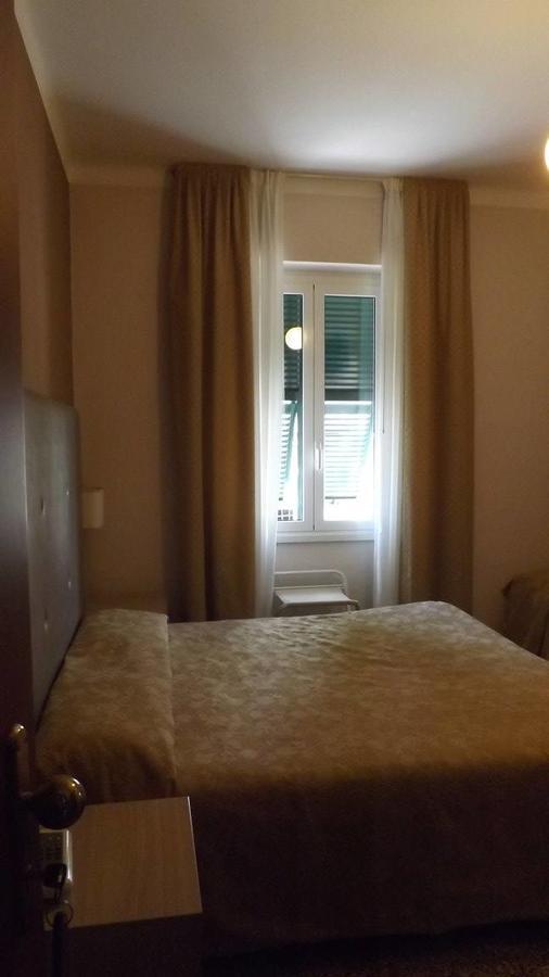 ואראצה Hotel Azzurro מראה חיצוני תמונה