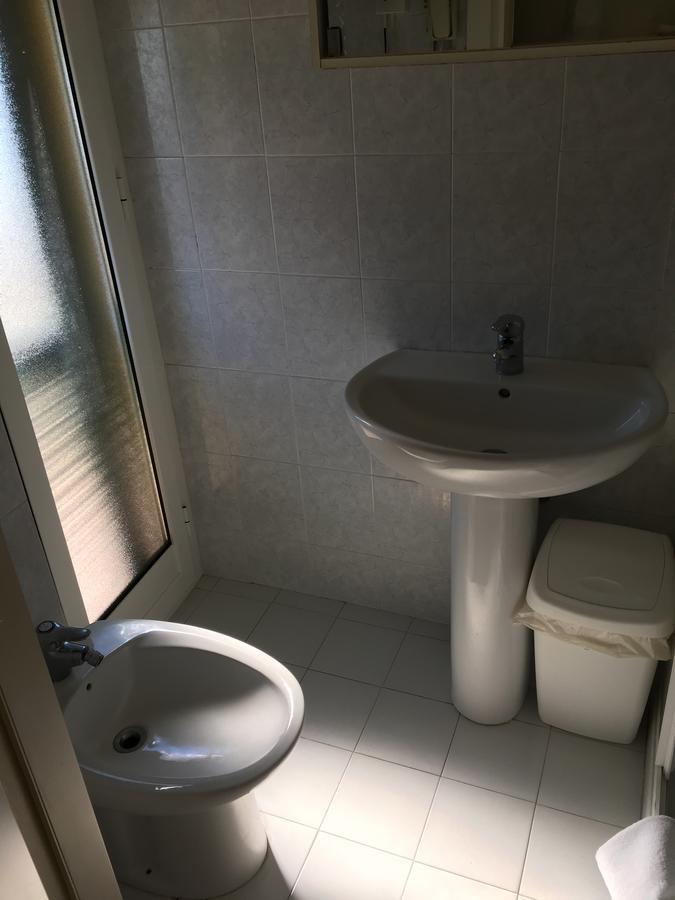 ואראצה Hotel Azzurro מראה חיצוני תמונה