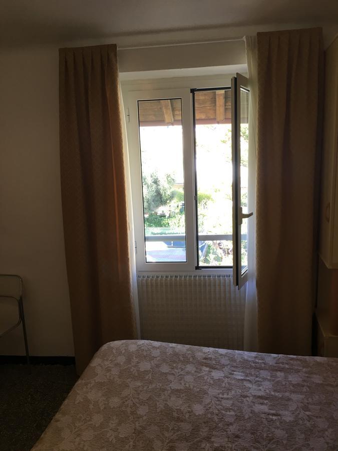 ואראצה Hotel Azzurro מראה חיצוני תמונה