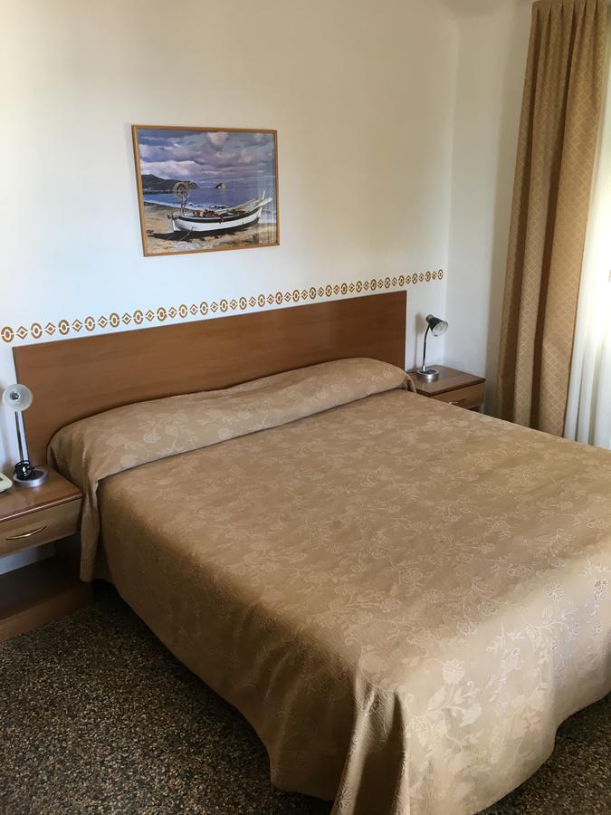 ואראצה Hotel Azzurro מראה חיצוני תמונה